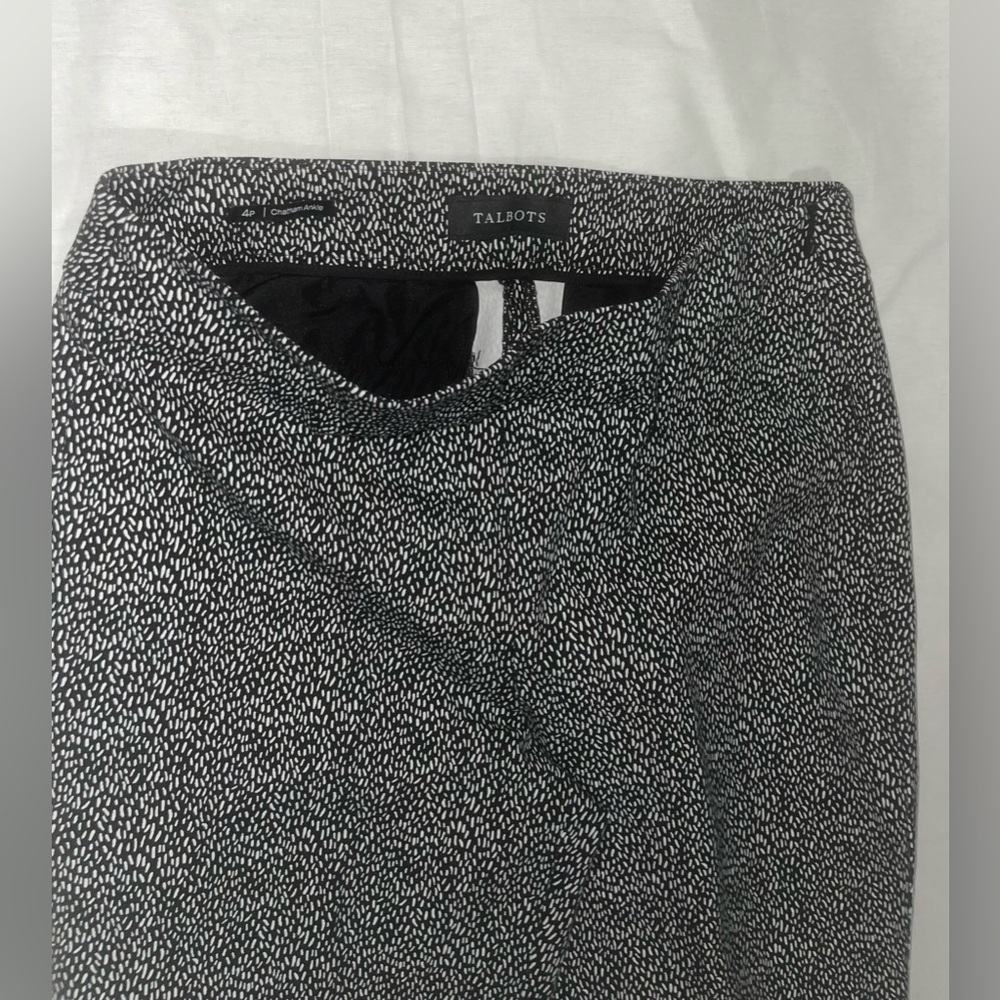 Talbots Black and White Rice Print Chatham Ankle Pants in size 4P - Picture 4 of 9